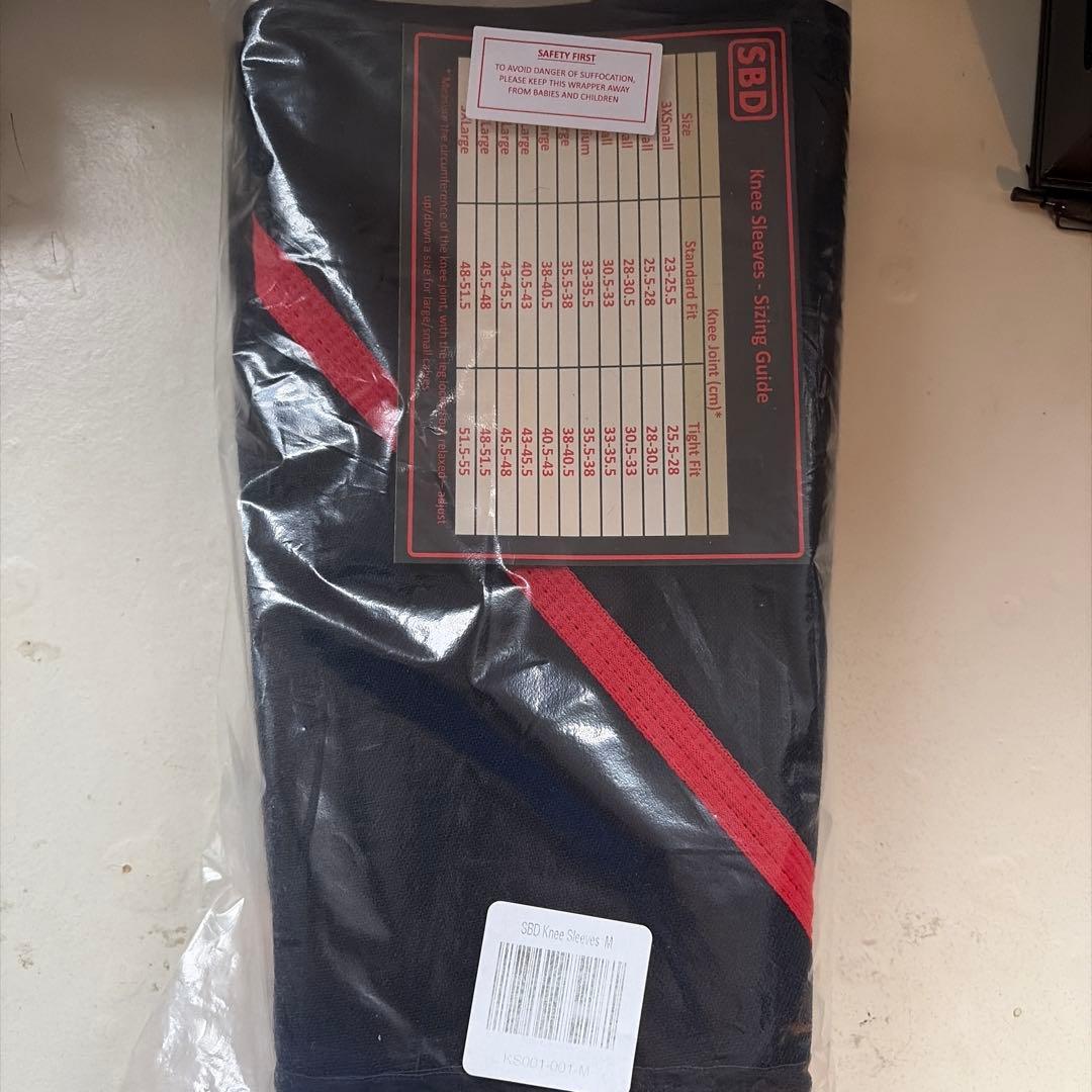 Mサイズ　SBD ニースリーブ　黒/赤