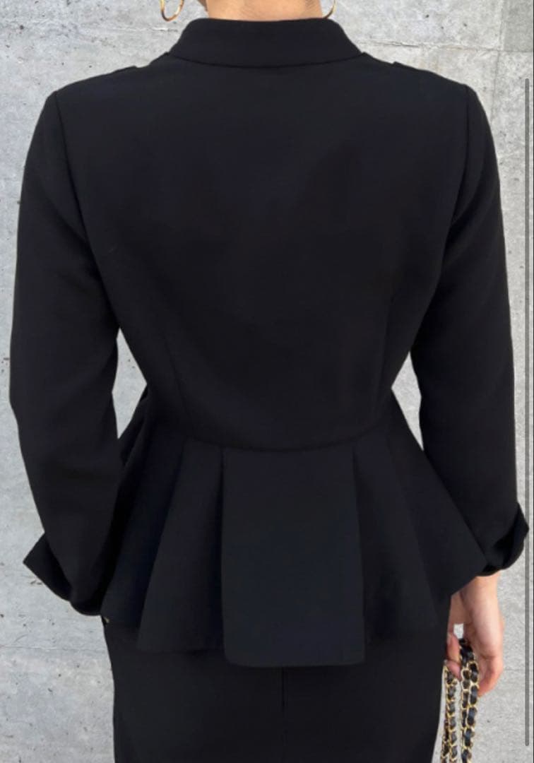 ▪️ノーカラー ペプラム 黒ジャケット▪️JENNE ▪️Mサイズ