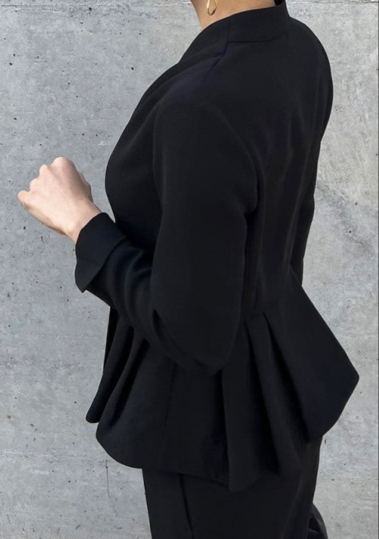 ▪️ノーカラー ペプラム 黒ジャケット▪️JENNE ▪️Mサイズ