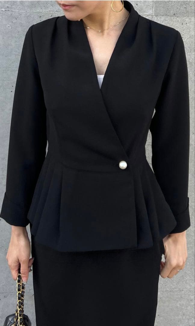 ▪️ノーカラー ペプラム 黒ジャケット▪️JENNE ▪️Mサイズ