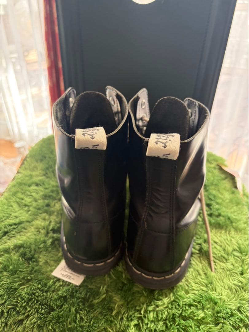 ドクターマーチン8ホール　ホワイトステッチ　ホワイトホール　ホワイトタグ