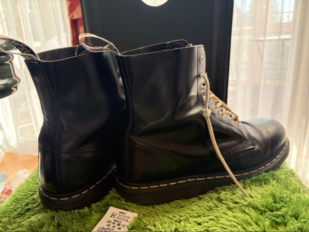 ドクターマーチン8ホール　ホワイトステッチ　ホワイトホール　ホワイトタグ