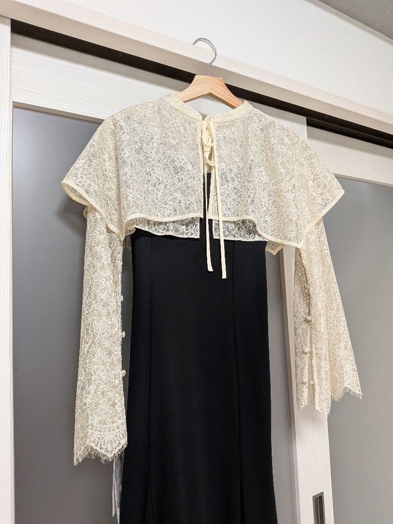 ANDRESD レイヤード ケープ ドレス