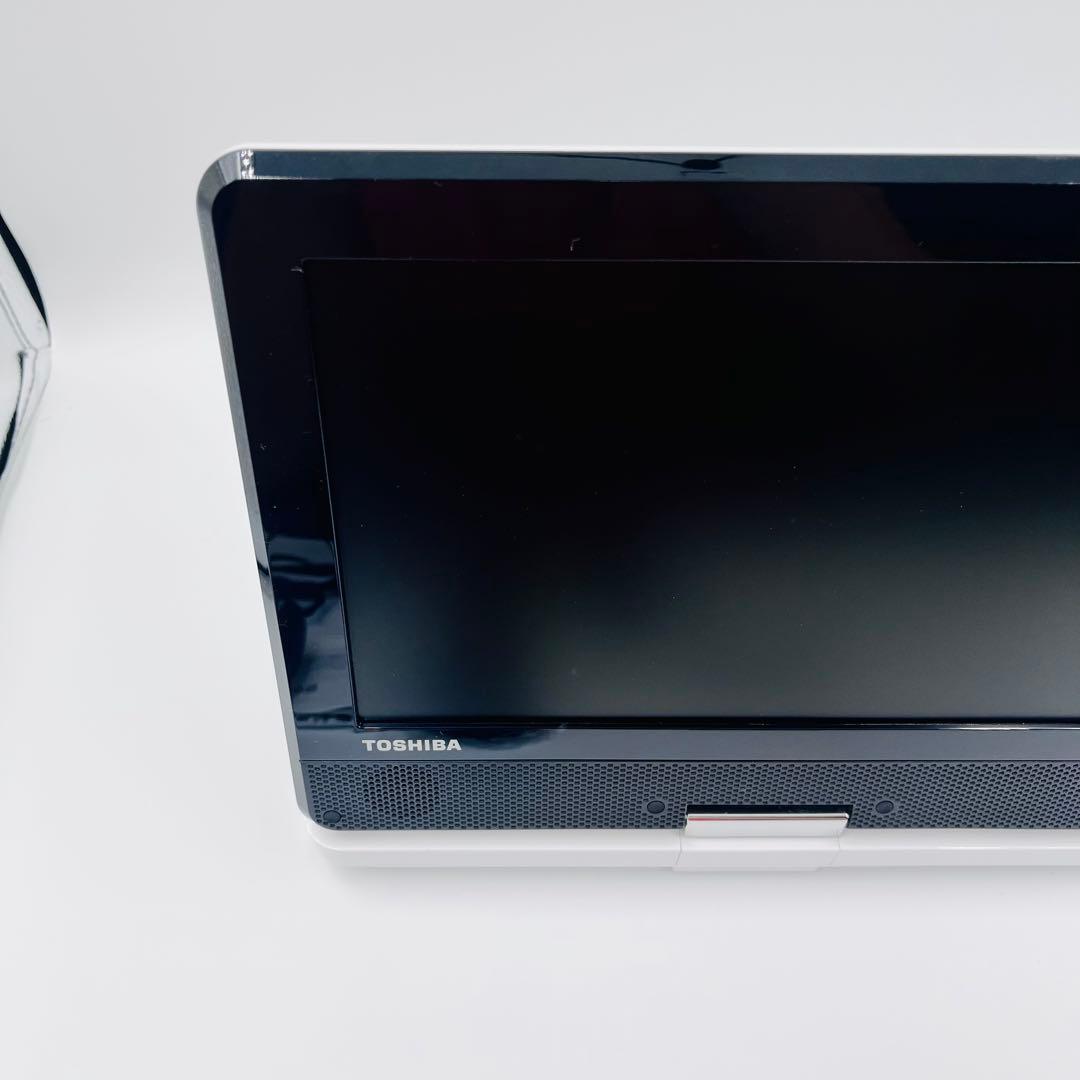 【美品】TOSHIBA ポータブルDVDプレーヤー SD-P1010S レグザ
