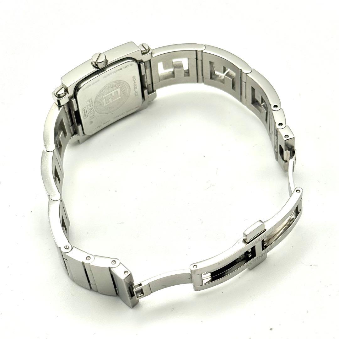 【極美品　連休限定セール】FENDI クアドロ　スクエア ズッカロゴベルト腕時計