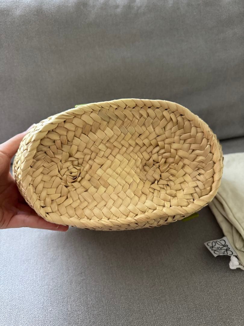 値下げ中‼️LOEWE ロゴ入りかごバッグ グリーン