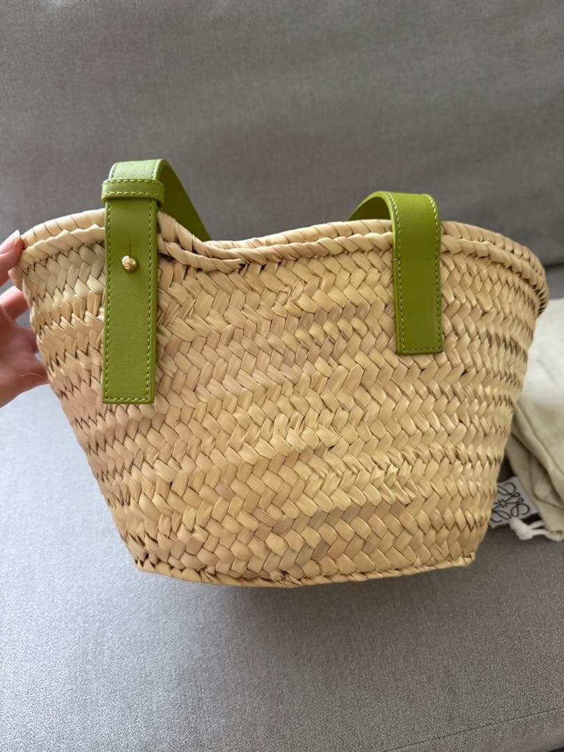 値下げ中‼️LOEWE ロゴ入りかごバッグ グリーン