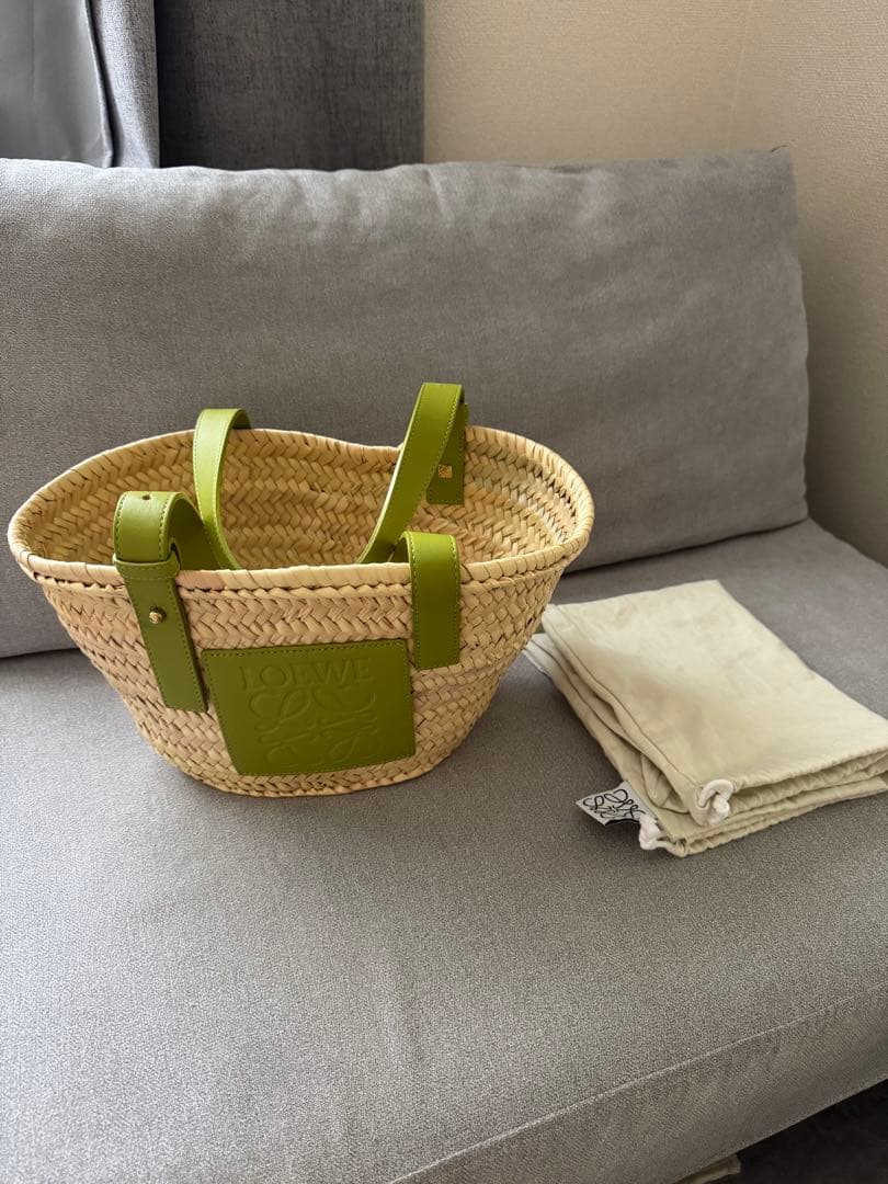 値下げ中‼️LOEWE ロゴ入りかごバッグ グリーン