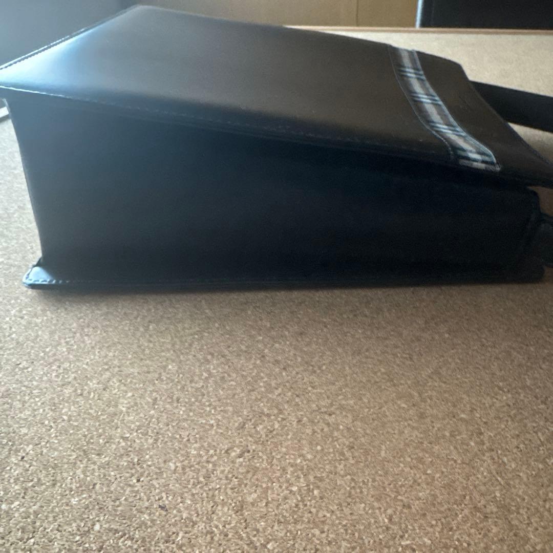 Burberry ブラックショルダーバッグ