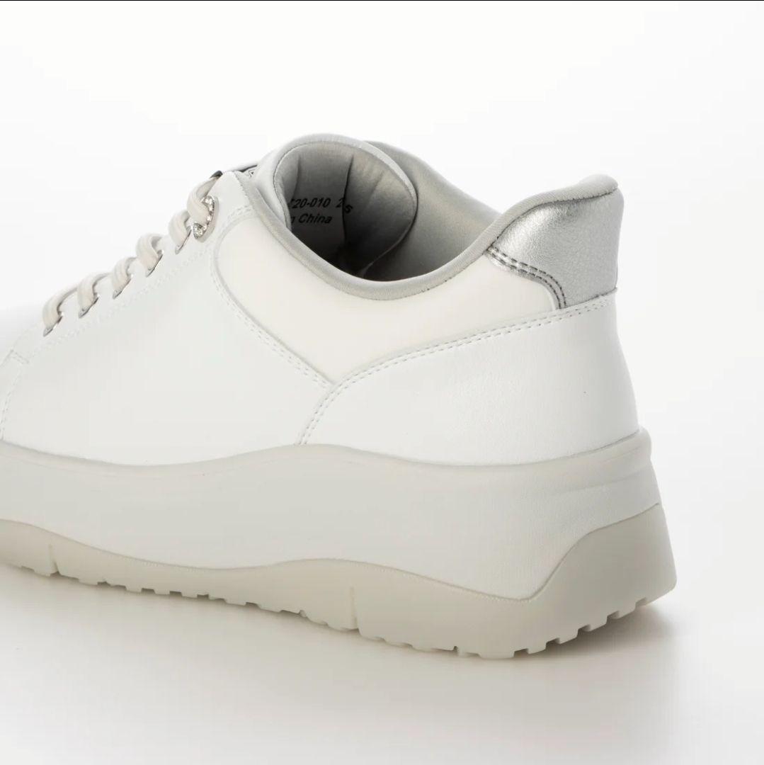 fitfit 新品23.5cm ◆撥水ハンズフリースニーカ(ホワイト)