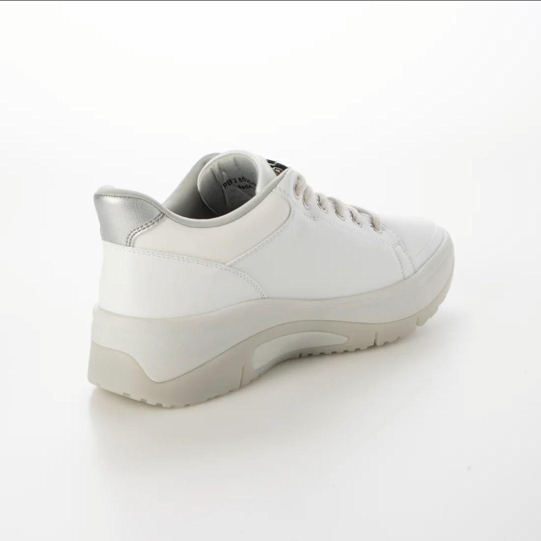 fitfit 新品23.5cm ◆撥水ハンズフリースニーカ(ホワイト)