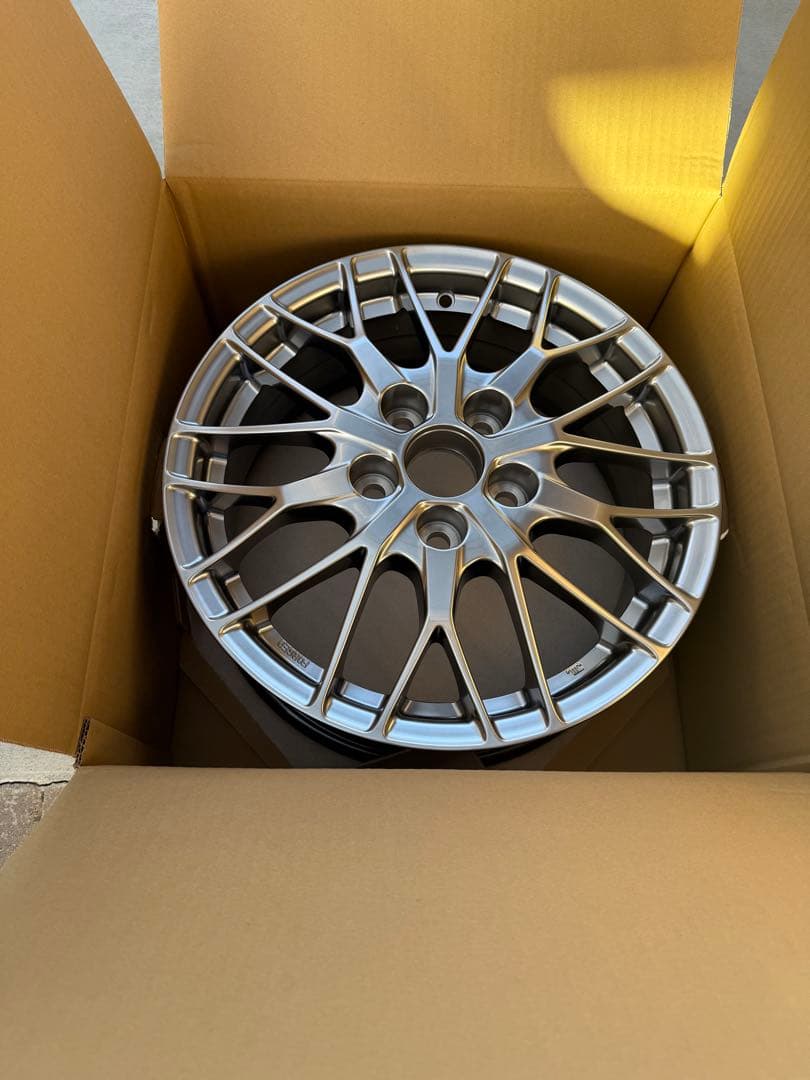 トヨタ　ヴォクシー　純正アルミ