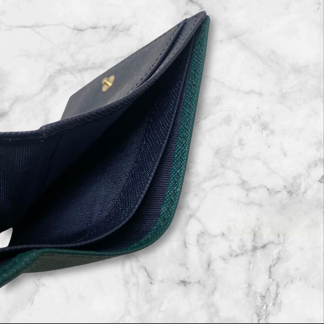 agnes b. アニエスベー 二つ折り財布 グリーン プレート ネイビー