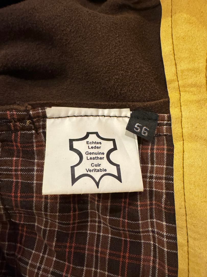 スエード製サスペンダー付きハーフパンツ レーダーホーゼン　羽飾り付き帽子セット