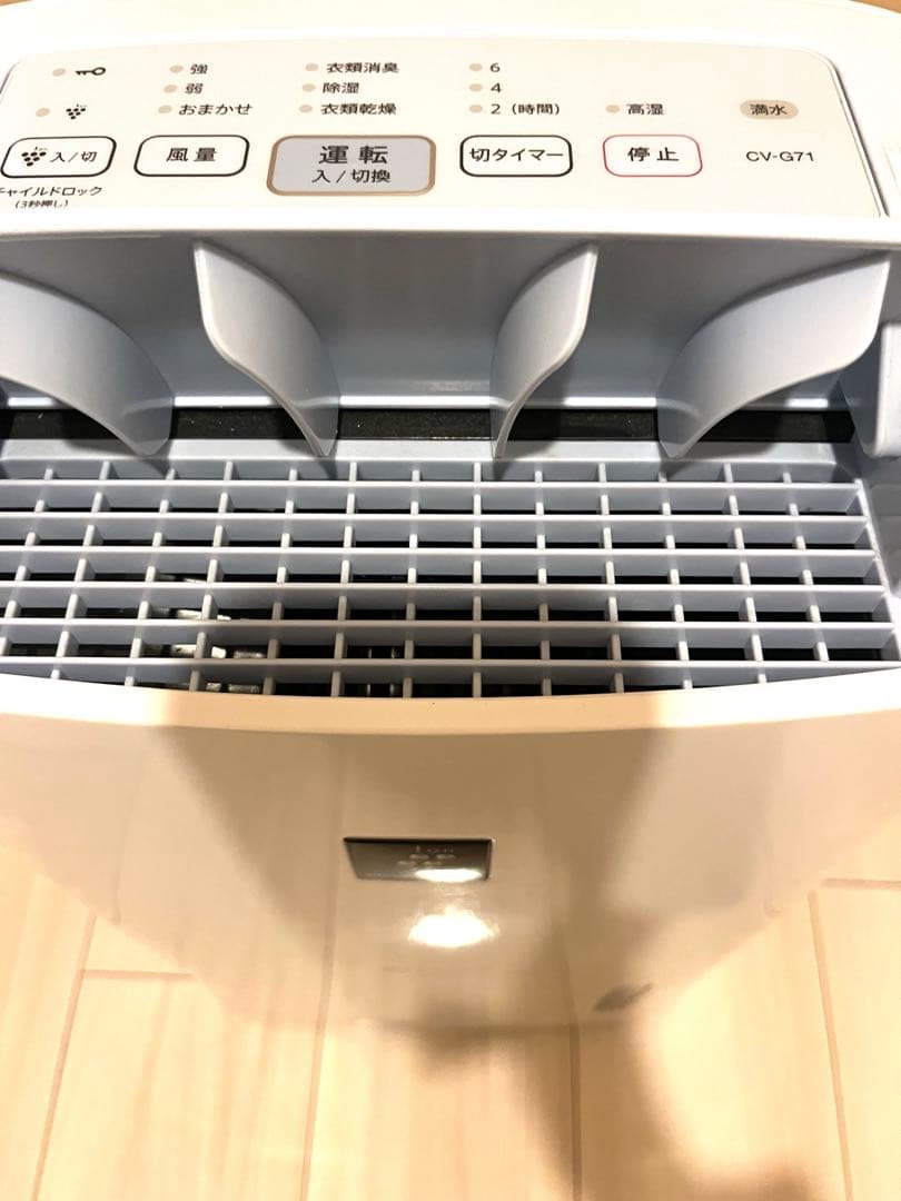 【2回使用のみ】シャープ プラズマクラスター 衣類乾燥除湿SHARP 除湿機