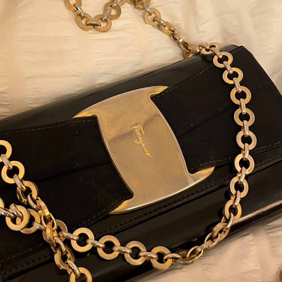 Salvatore Ferragamo フェラガモ ロゴリボン チェーンバック