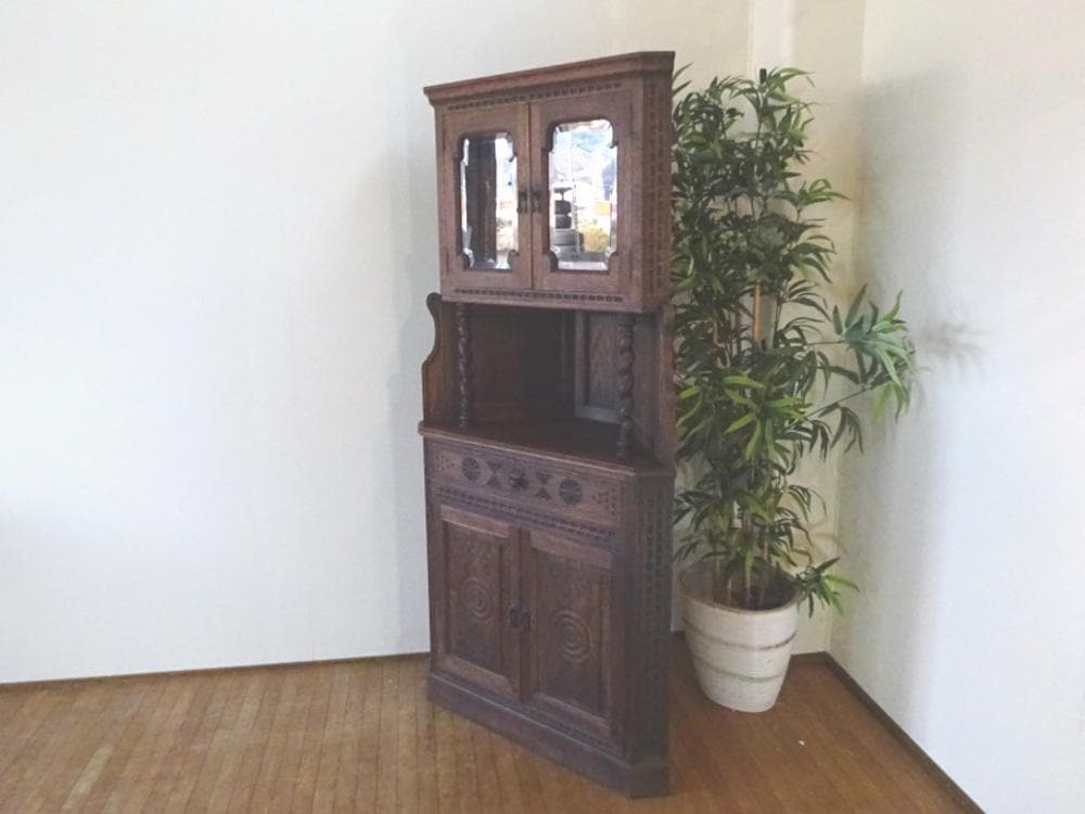 英国アンティーク　コーナーキャビネット　飾り棚　オーク材　手彫り