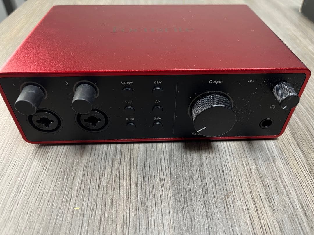 Focusrite Scarlett 4i4オーディオインターフェイス