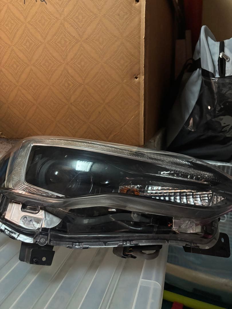 値下げ‼️H29年式 インプレッサスポーツ GT2A54C 右ヘッドライトレンズ