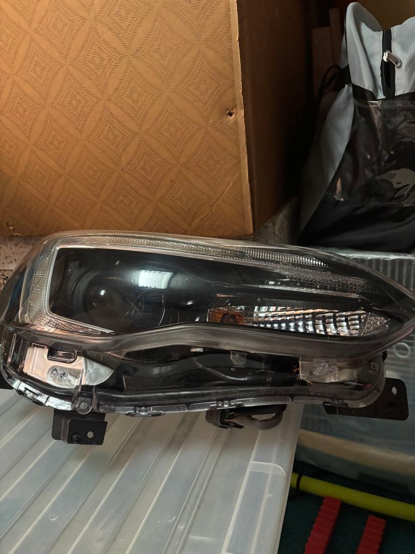 値下げ‼️H29年式 インプレッサスポーツ GT2A54C 右ヘッドライトレンズ