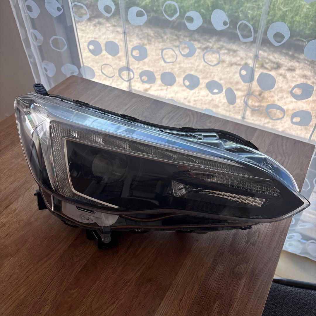 値下げ‼️H29年式 インプレッサスポーツ GT2A54C 右ヘッドライトレンズ