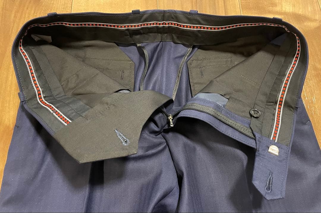 【未使用】高級感あるネイビーシャドーストライプ　オーダースーツ　紺　無地