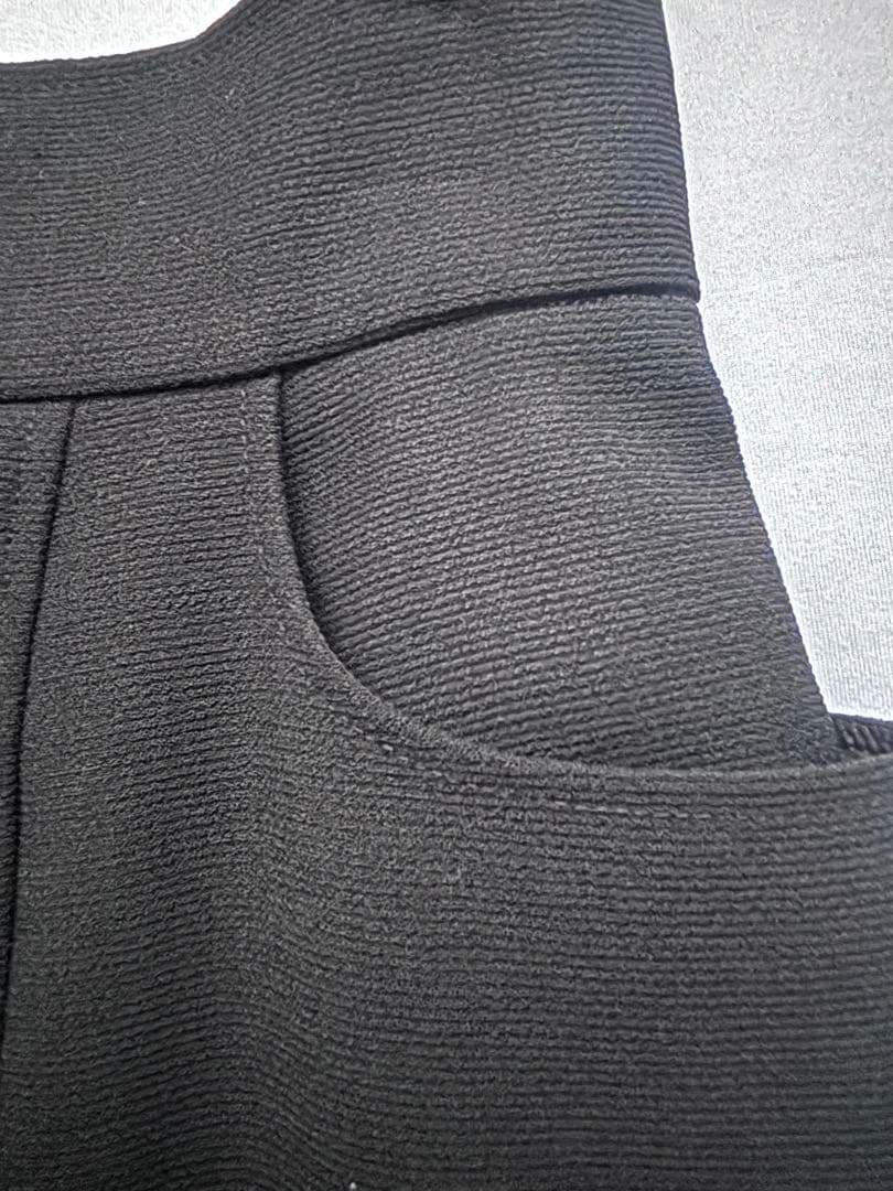 ヴィンテージCHANEL 黒ミニスカート CCマークボタン付き