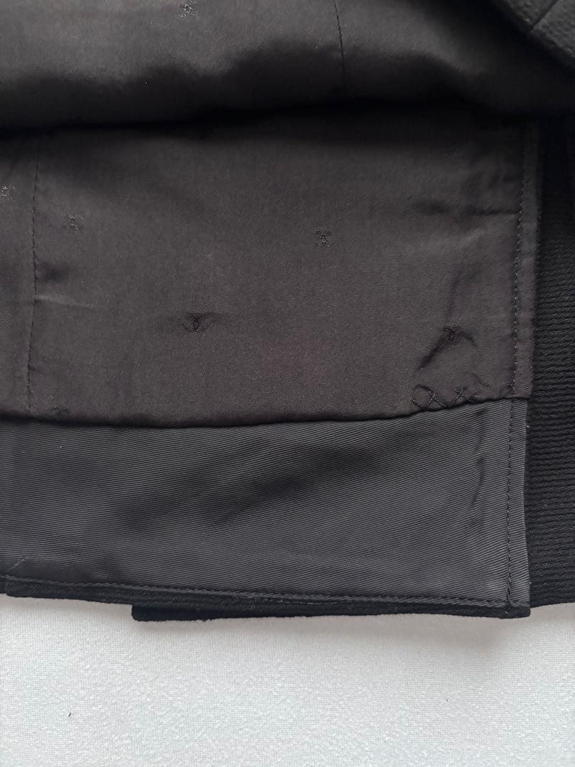 ヴィンテージCHANEL 黒ミニスカート CCマークボタン付き