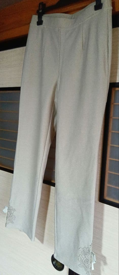 えこ　　裏起毛　44サイズ ベージュ フィットパンツ スーパービューティー