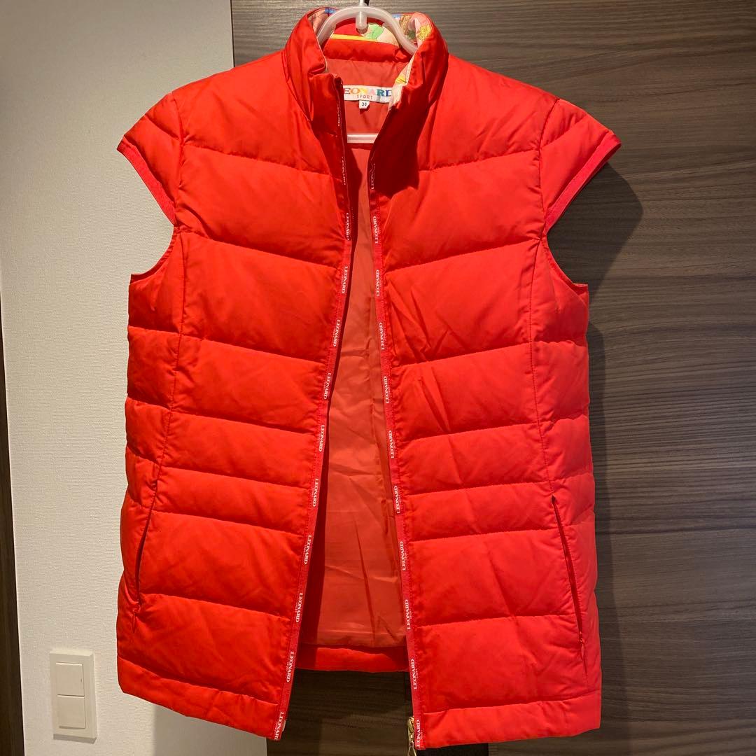 LEONARD SPORT レッド ダウンベスト 38