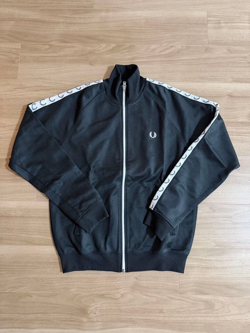 フレッドペリーTaped Track Jacket（テープド トラックジャケット