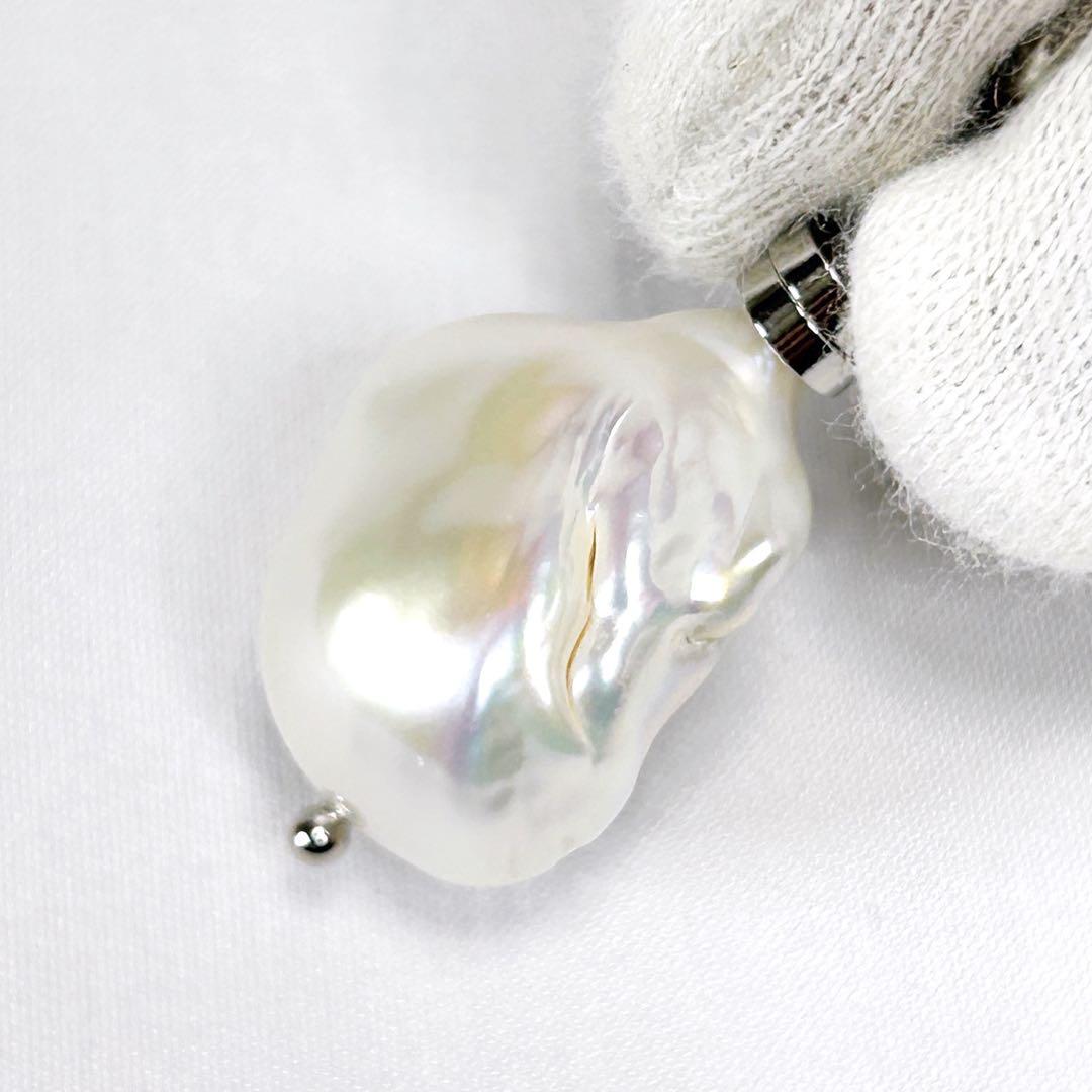 ジバンシー　givenchy 変形パール　ピアス　4G柄　ホワイト