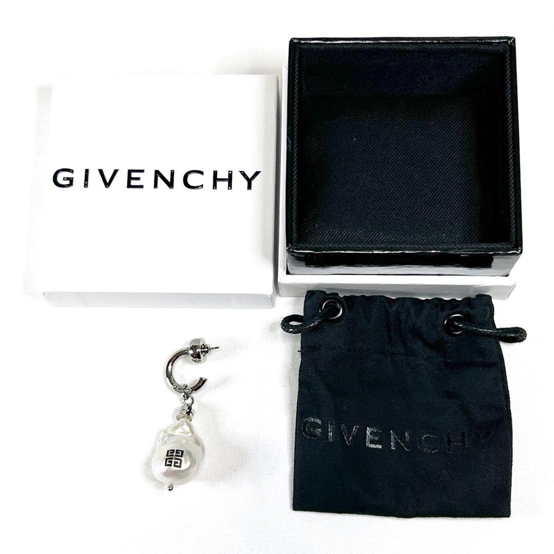 ジバンシー　givenchy 変形パール　ピアス　4G柄　ホワイト