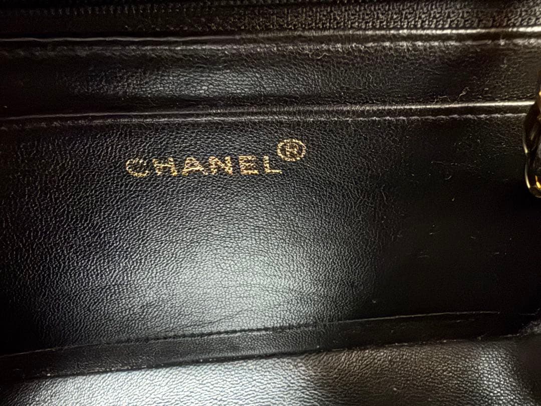 CHANEL マトラッセエナメルショルダーバッグ