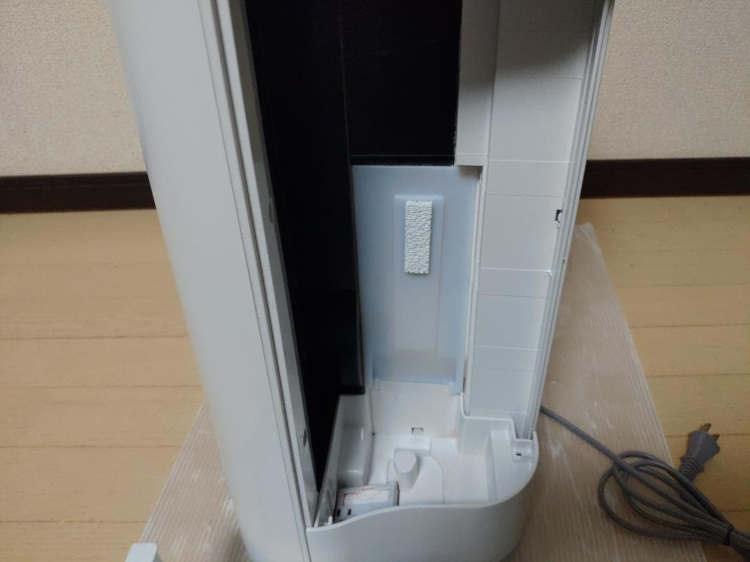 シャープ 加湿空気清浄機 KC-R50-W 2024年製