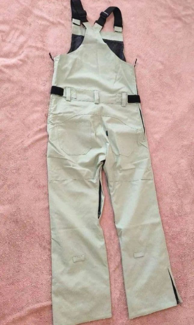 新品の女性用スノーボードウェア上下セットМサイズ