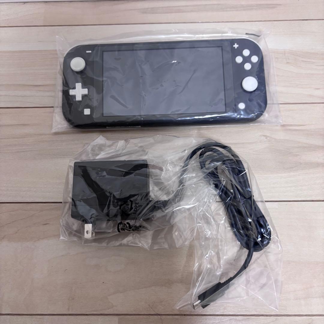 【美品】2025年10月購入　Nintendo Switch ライト　本体