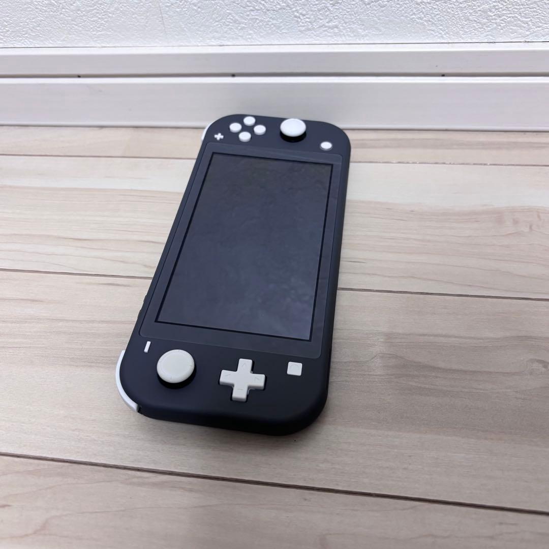 【美品】2025年10月購入　Nintendo Switch ライト　本体