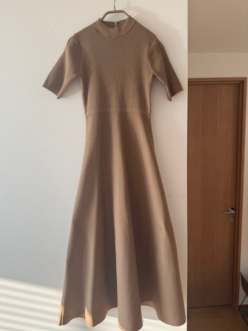 超美品SEVEN TEN by MIHOKAWAHITOバックパールニットドレス