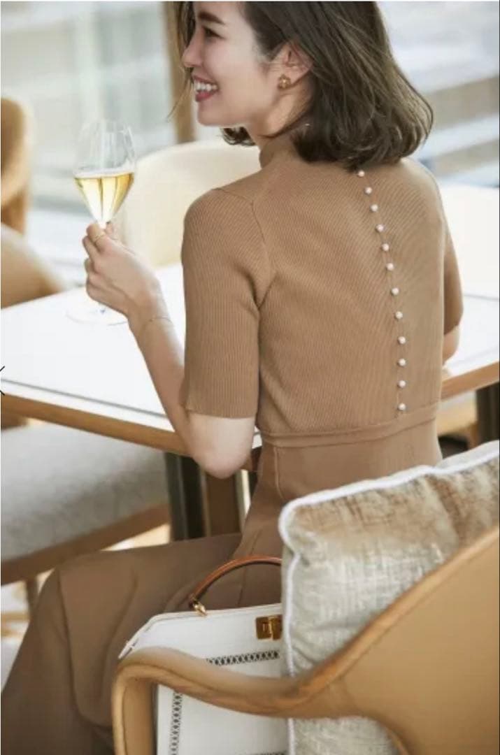 超美品SEVEN TEN by MIHOKAWAHITOバックパールニットドレス