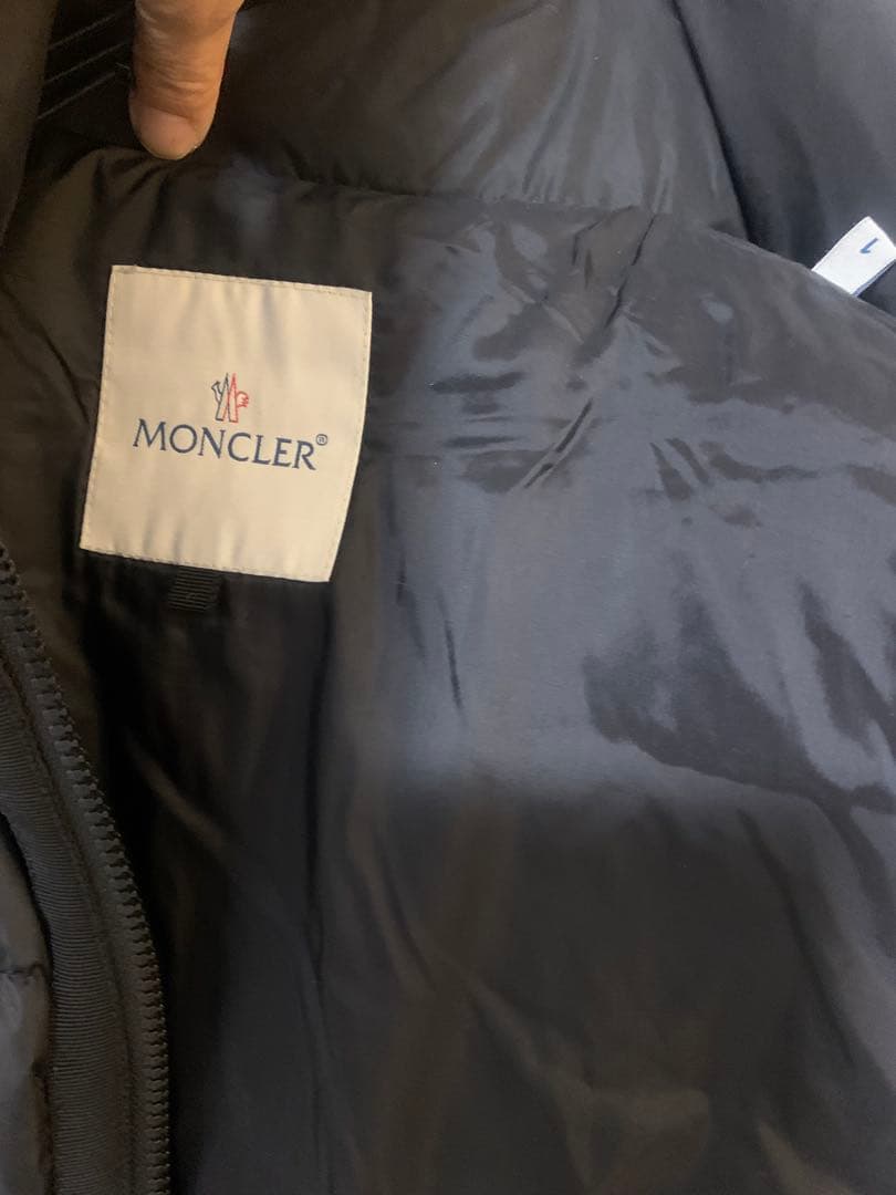 MONCLER ブラック ダウンベスト　本物 1