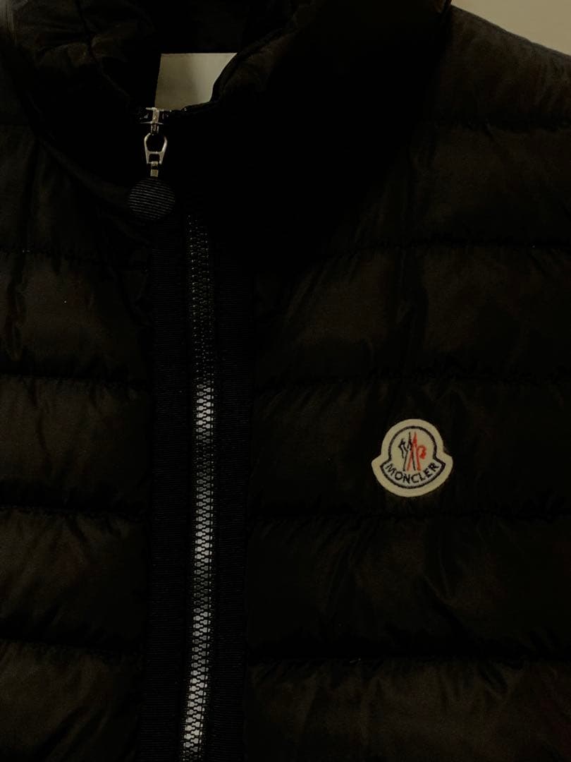 MONCLER ブラック ダウンベスト　本物 1