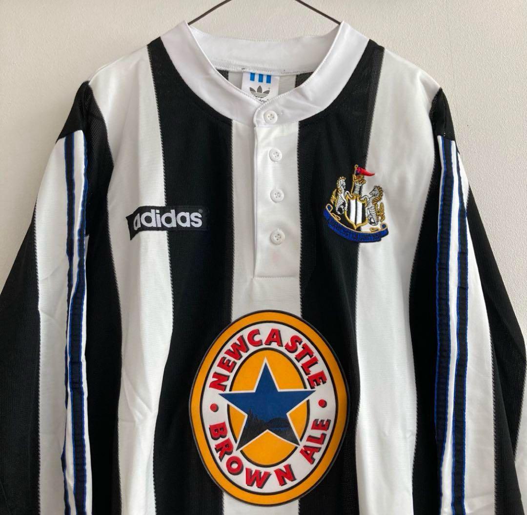 ニューカッスルのユニフォームシャツ