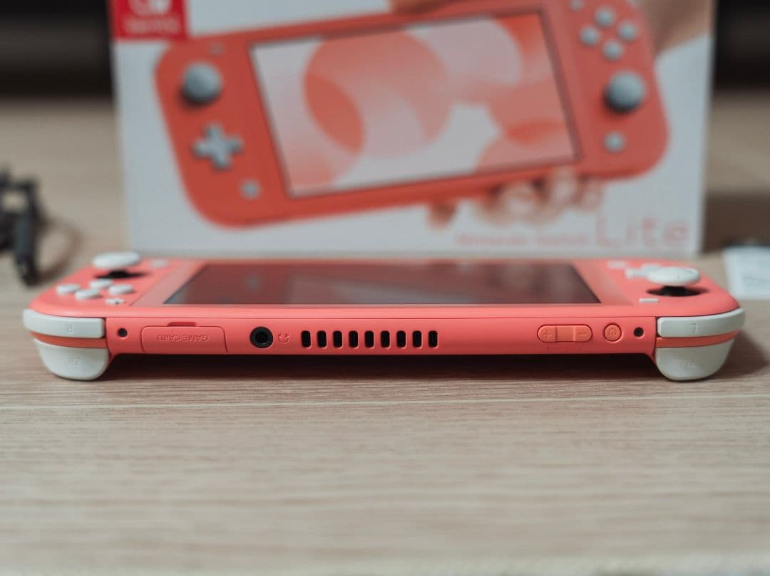 任天堂 Nintendo Switch Lite 本体＋保護フィルム＋ケース