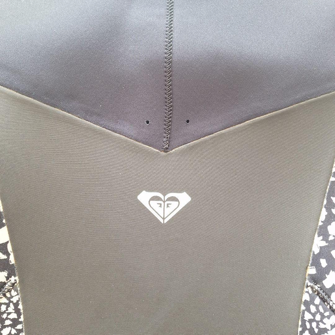 ROXY セミドライスーツ ブラック フラワーパターン