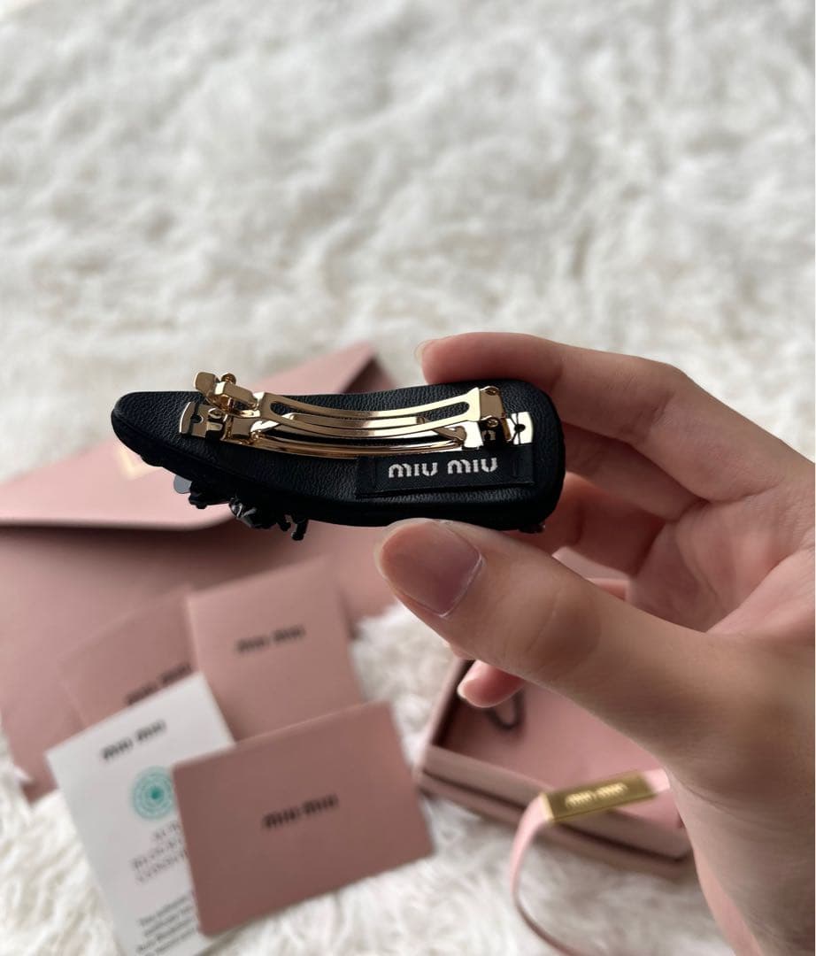 【正規品】大幅値引き可能 miumiu ヘアクリップ ヘアピン 猫の巾着袋付き