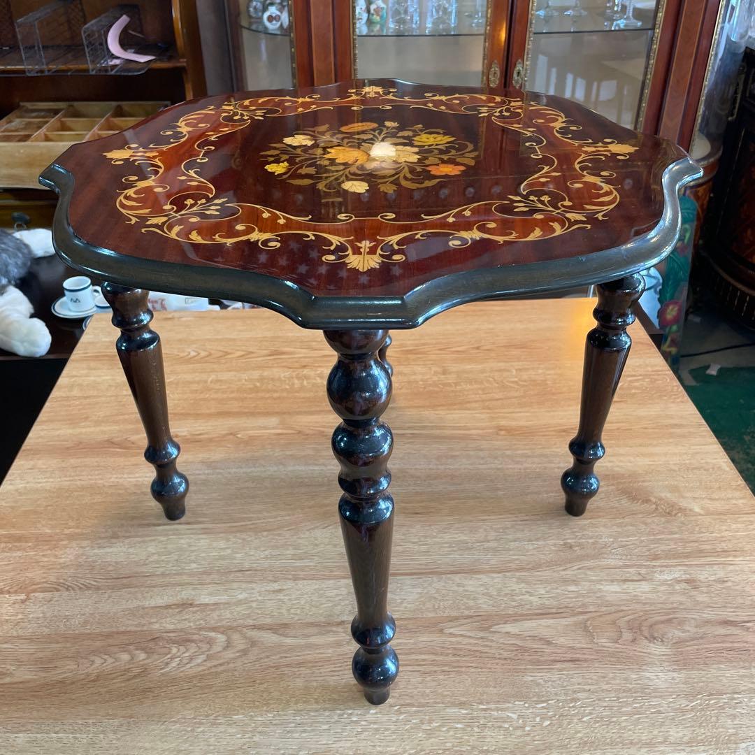 イタリア製アンティーク・象嵌細工のテーブル
