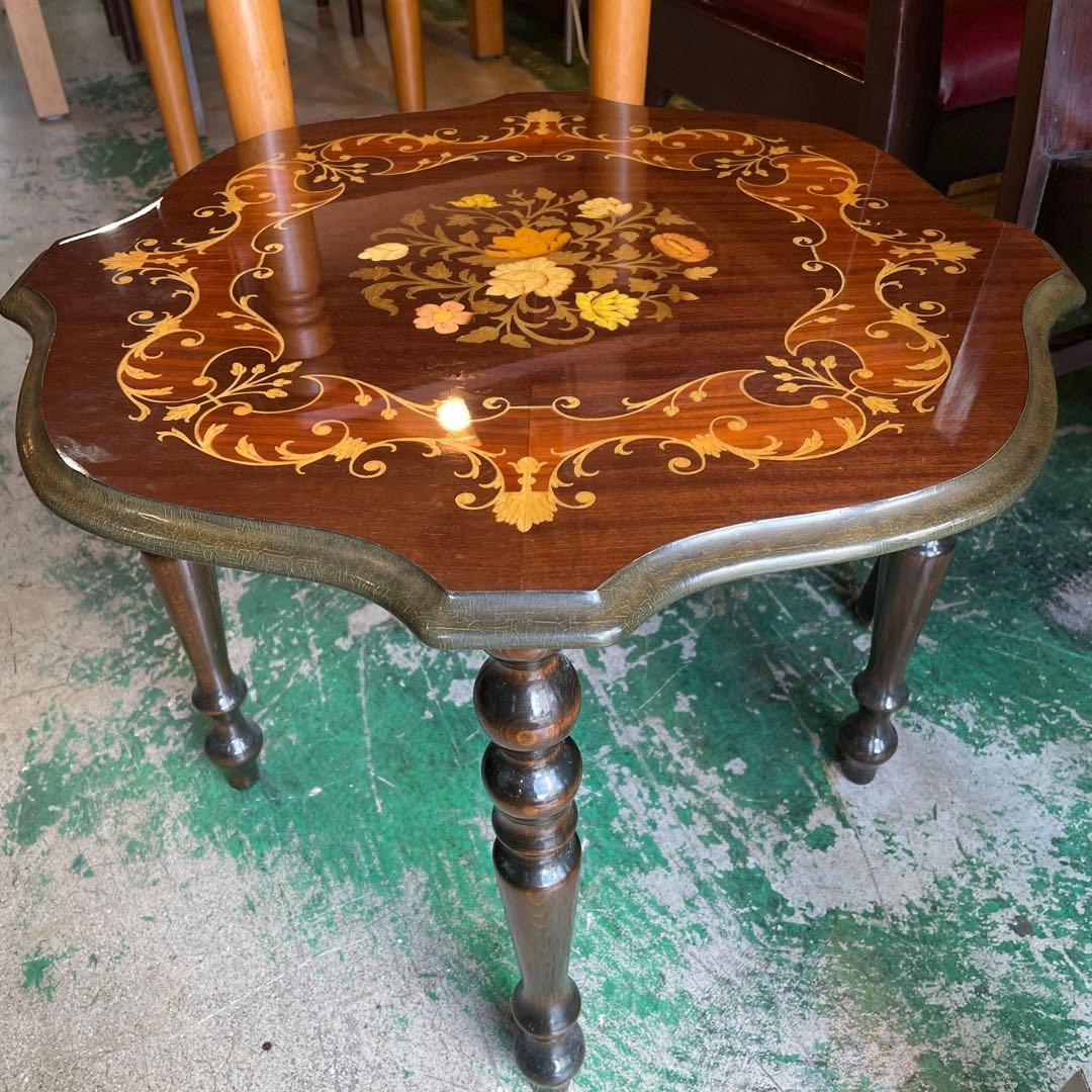 イタリア製アンティーク・象嵌細工のテーブル