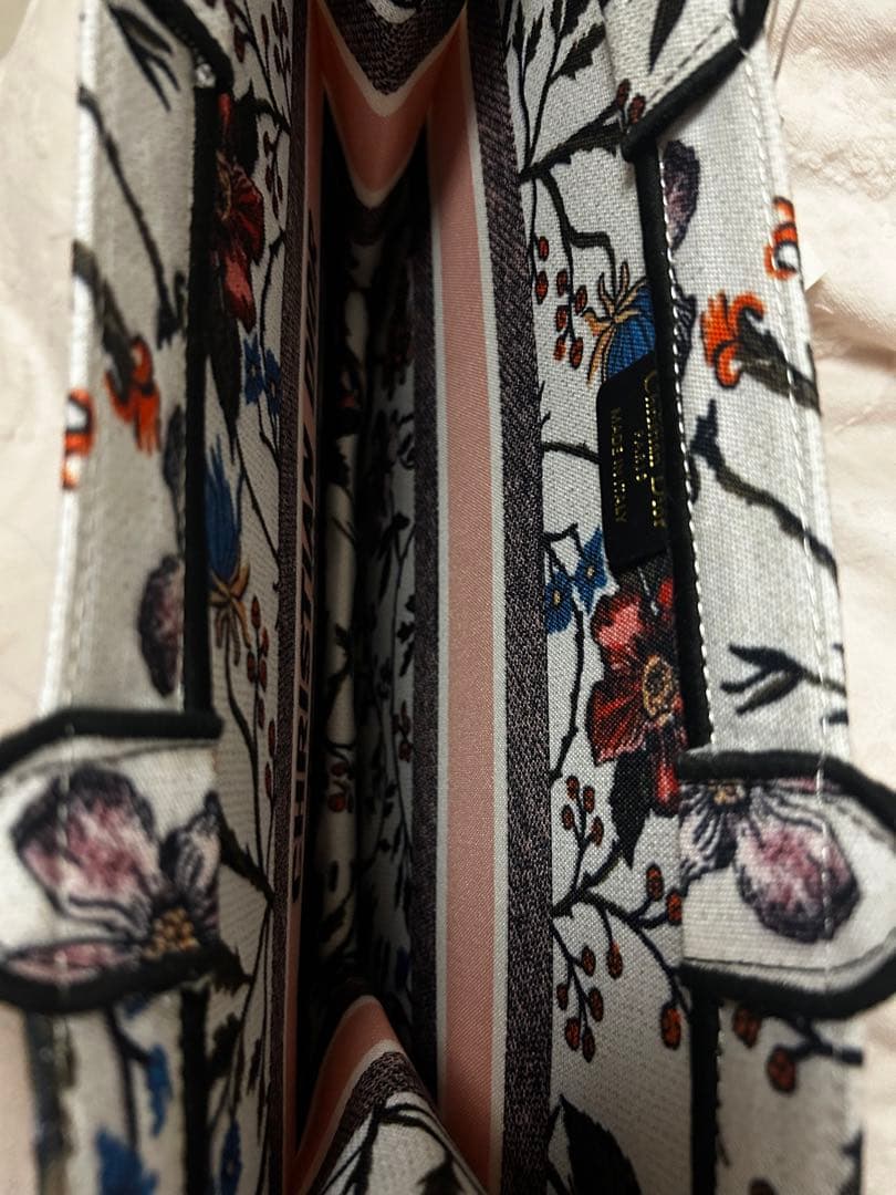 【A4サイズも入ります‼️】花柄トートバッグ