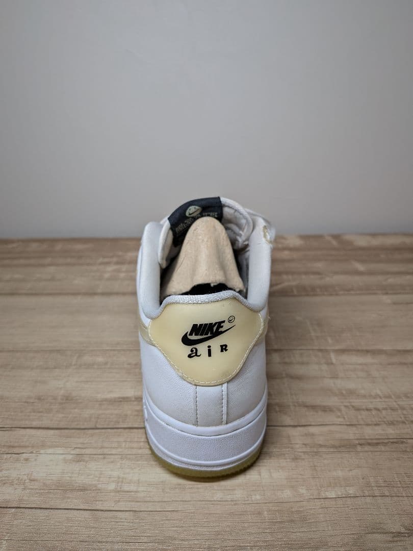 Nike Air Force 1 ホワイト ゴールド 蓄光